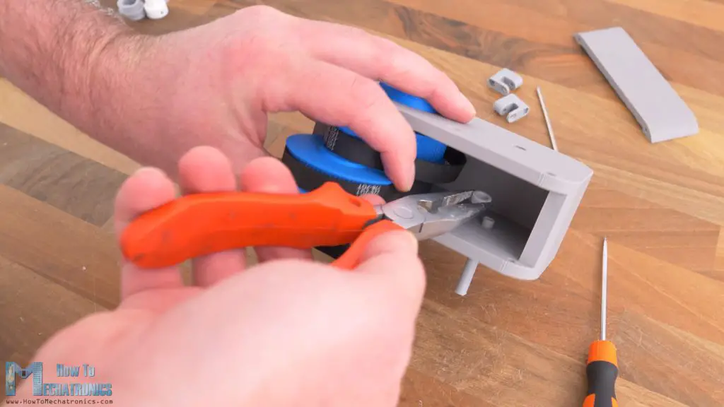 Assembling the 3D printed belt drive