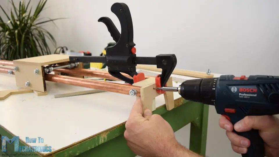 attaching legs to the slider