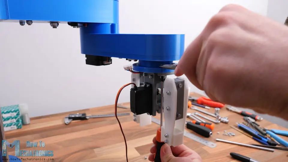 Attaching the gripper or the end effector to the scara robot