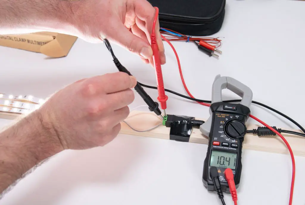 Measuring voltage with a clamp meter