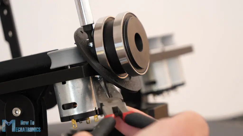 Securing the nerf minigun output shaft