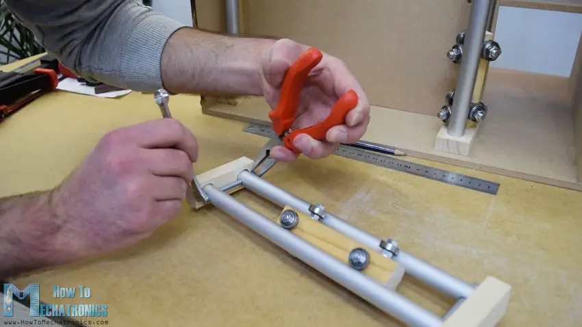 slide with bearings 2 - diy vending machine project